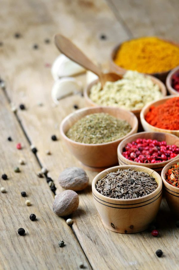 Epices orientales : histoire, utilisations, bienfaits sur la santé